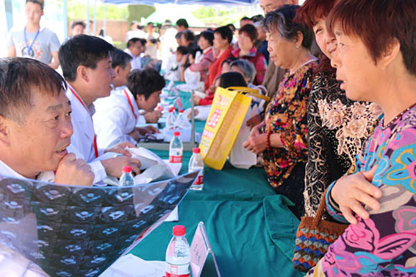 河北中医骨病医院“为民服务医疗庙会”