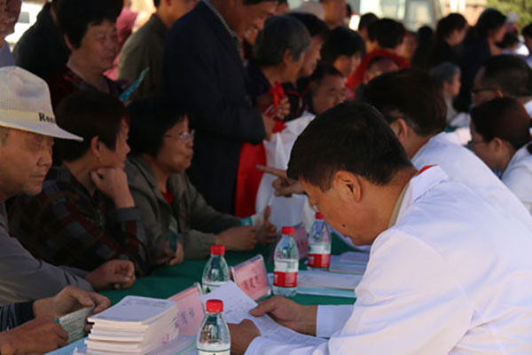 河北中医骨病医院“为民服务医疗庙会”