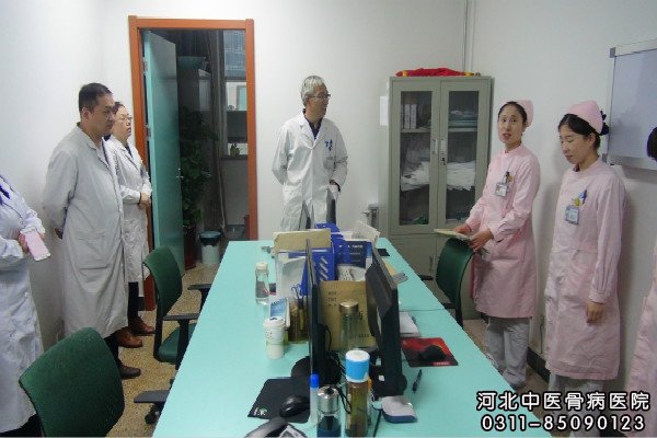 我院中医骨科科室进行早交班