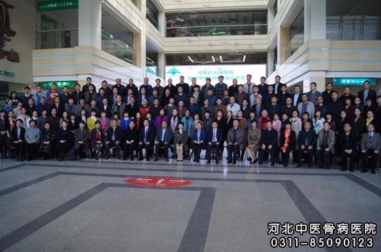 会上，领导、嘉宾和全体代表合影留念